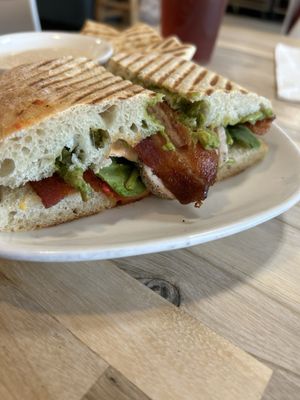 The Cutting Edge Cafe by null