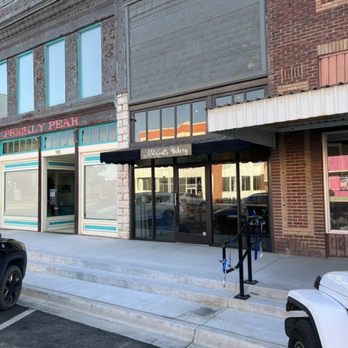 Maxwells Bakery - the outside of the building - Custom Cakes Near Me