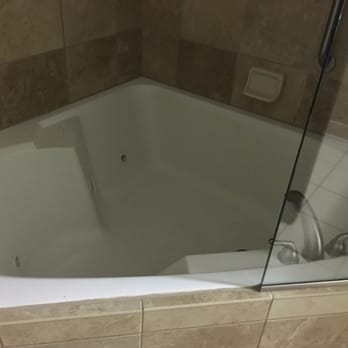 Hampton Inn Johnson City - 2 person whirlpool bath. Smelled sour. Had to clean before using. - Hotels Near Me - Johnson City, Tennessee Hampton Inn Johnson City - 2 person whirlpool bath. Smelled sour. Had to clean before using. - Hotels Near Me - Johnson City, Tennessee