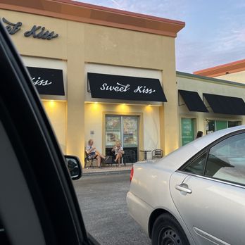 Butter Cup Bakery Cafe - Gelato Near Me - Vero Beach, Florida