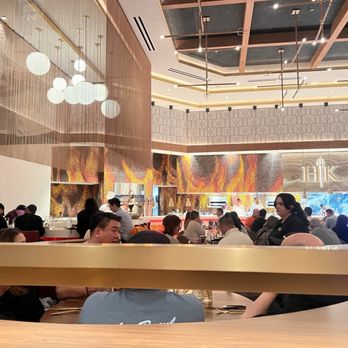 Gordon Ramsay Hell’s Kitchen - Open concept kitchen so you can hear and see everything - Bars Near Me - Mashantucket, Connecticut