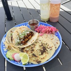 Pupuseria Mari 2 - Papusa and tacos