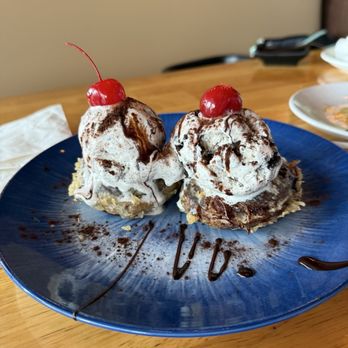 Akasaka Sushi - Moonpie - Korean Near Me - Orlando, Florida