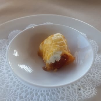 Queensview Steakhouse - Amuse Bouche of sun dried tomatoe with feta and goat cheese - Steakhouses Near Me - Long Beach, California