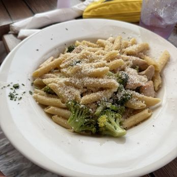 Aldos Restaurant - Chicken broccoli pasta with garlic and oil - Italian Near Me - Block Island, Rhode Island Aldos Restaurant - Chicken broccoli pasta with garlic and oil - Italian Near Me - Block Island, Rhode Island