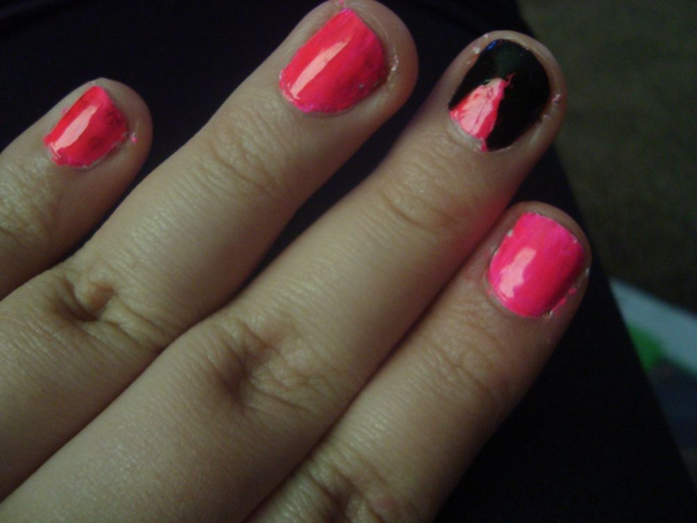 E-Z Nails Logo