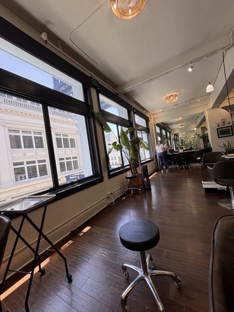 Sanctuary Salon Logo