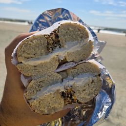 Bagels for the beach (vegan cream cheese) Bagels for the beach (vegan cream cheese)
