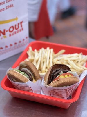 In-N-Out Burger by null