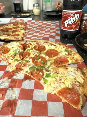 Sunny's Pizzeria by null