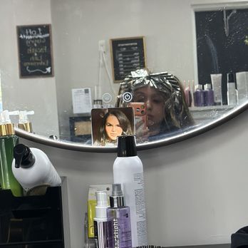 L7 Salon - Hair being dyed - Hair Salons Near Me - Edison, New Jersey