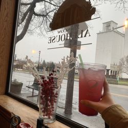 Moscow Alehouse - Huckleberry Lemonade