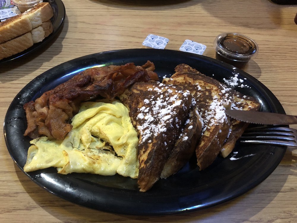 Social spots from Vic's Lounge