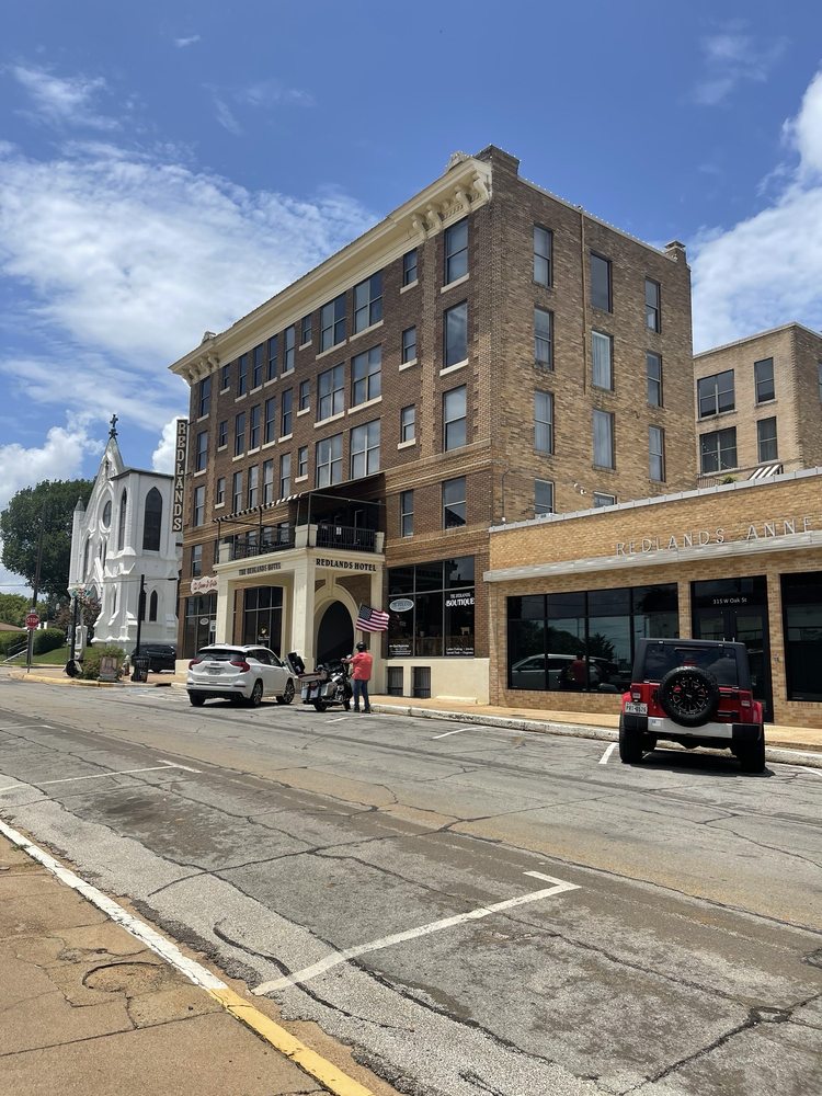 Redlands Hotel - Photo 1