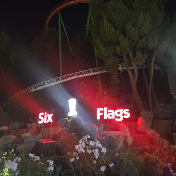 Six Flags Magic Mountain - Amusement Parks Near Me - Valencia, California