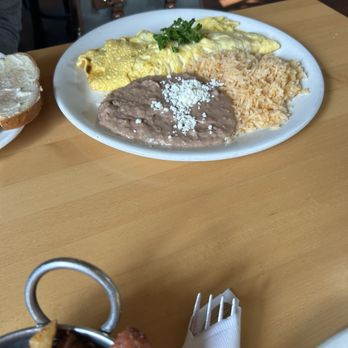 Cheff Che Cafe & Bar - Omelette with beans and rice. - Empanadas Near Me - San Jose, California Cheff Che Cafe & Bar - Omelette with beans and rice. - Empanadas Near Me - San Jose, California