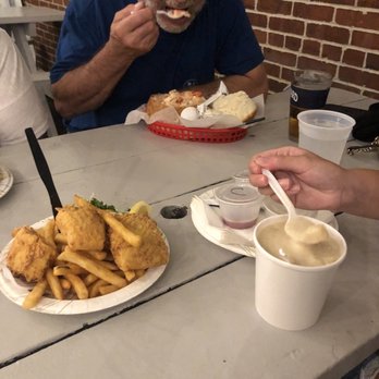 Gilbert's Chowder House - Fried haddock, super seafood chowder in bread bowl - Seafood Near Me - Portland, Maine Gilbert's Chowder House - Fried haddock, super seafood chowder in bread bowl - Seafood Near Me - Portland, Maine
