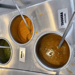 Lolis Tacos - Gandy - Salsa bar