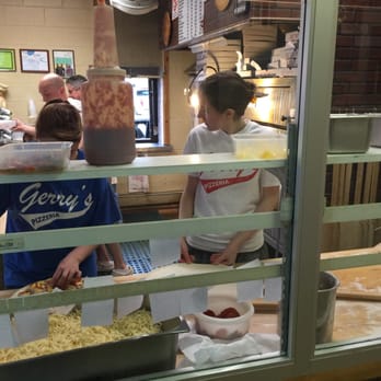 Gerry's Pizzeria - people in the kitchen - Pizza Near Me - Wilkes Barre, Pennsylvania