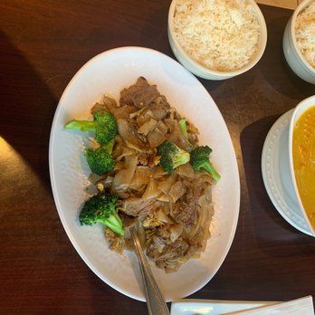 Thai House Restaurant - Pad See Ew with beef - Thai Near Me - Simi Valley, California Thai House Restaurant - Pad See Ew with beef - Thai Near Me - Simi Valley, California