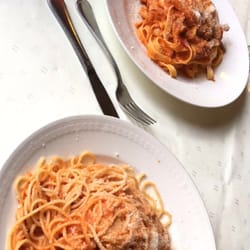 Ristorante da Giovanni - Spaghetti mama, and linguine(?) with egg plant red sauce