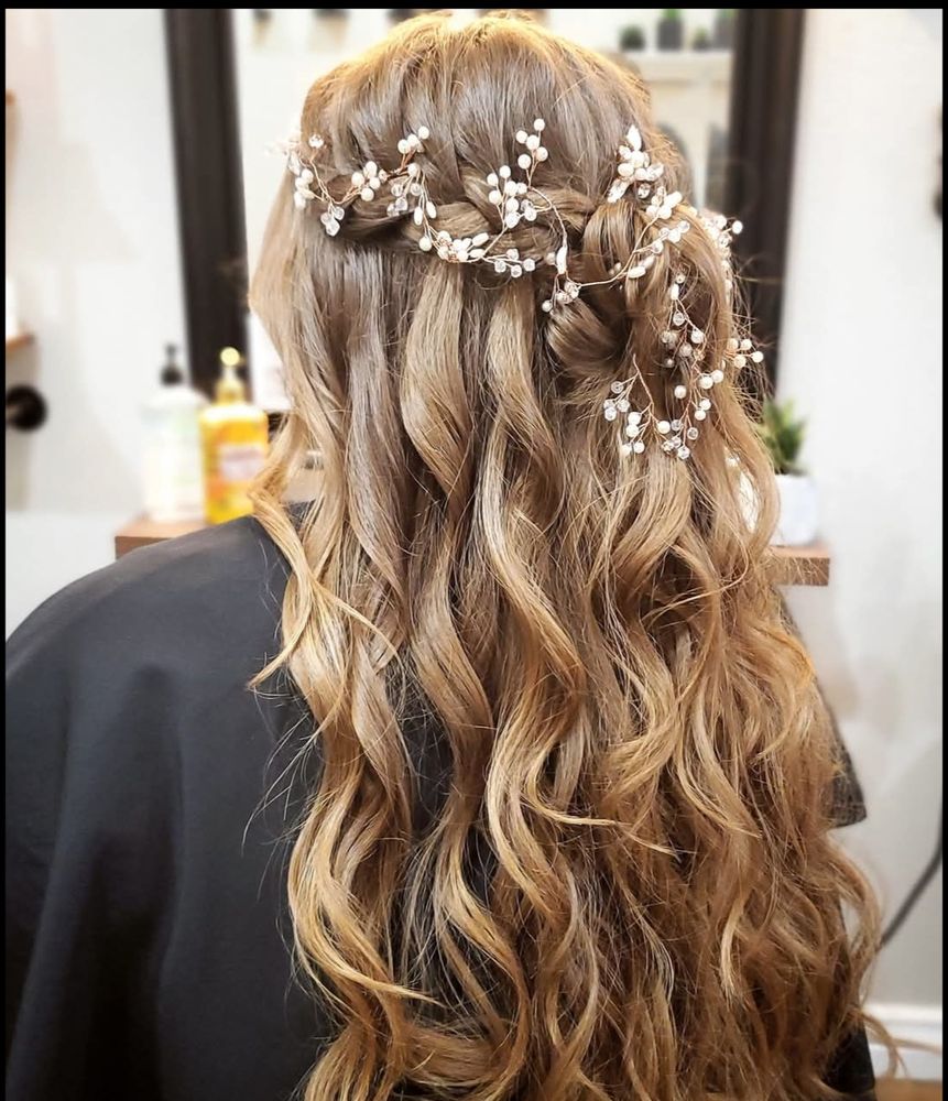 Christiane's Hair Design Logo