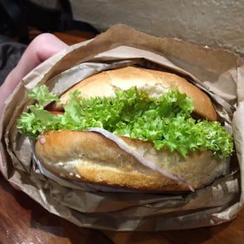 Fergburger - Yummy buns and juicy meat (you can't see it here but i guarantee it fills your [regular] stomach) - Burgers Near Me - Queenstown, OTA