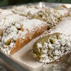 Dolce Italy - Pistachio cannoli!