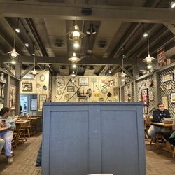 Cracker Barrel Old Country Store