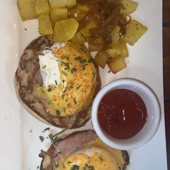 Broadstone Bar & Kitchen - Canadian bacon Benedict - New American Near Me - New York, New York Broadstone Bar & Kitchen - Canadian bacon Benedict - New American Near Me - New York, New York