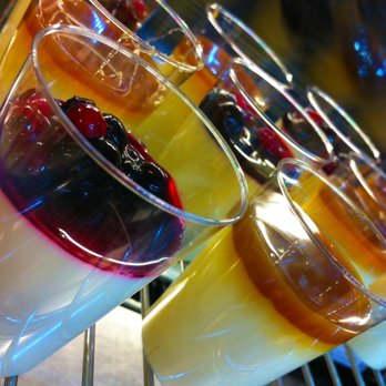 La Marmite Mobile - Panna Cotta Caramel beurre salé &  Fruits rouges - Food Trucks Near Me - Roubaix, 59