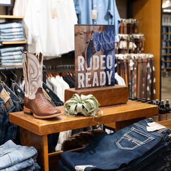Ariat - Women's Clothing Near Me - Fresno, California