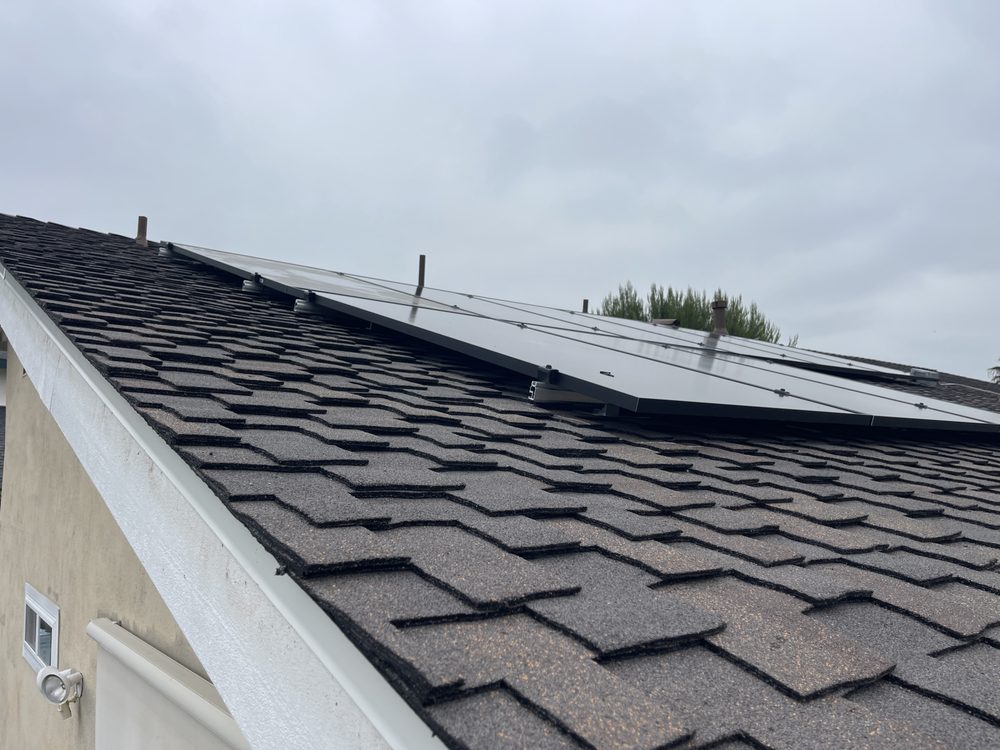 Slide of Wences Roofing Team