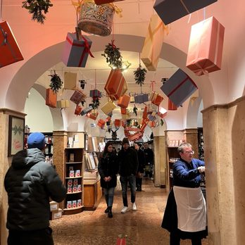 Dallmayr - Gorgeous inside - Delicatessen Near Me - Munich, BY