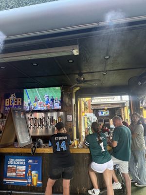 Little Woodrow's West 6th by null