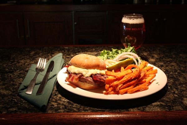 Henry's Pub by null