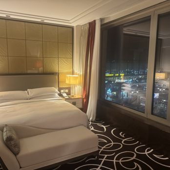 Waldorf Astoria Berlin - King Room with View of Zoo Station - Hotels Near Me - Berlin, BE Waldorf Astoria Berlin - King Room with View of Zoo Station - Hotels Near Me - Berlin, BE