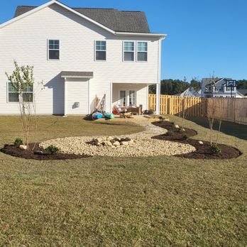 H & H Landscaping - After H&H Landscaping completed the yard. - Landscaping Near Me - Swansboro, North Carolina H & H Landscaping - After H&H Landscaping completed the yard. - Landscaping Near Me - Swansboro, North Carolina