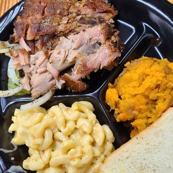 Dee Willie's BBQ - Rib plate with yams, mac & cheese - Barbeque Near Me - San Antonio, Texas Dee Willie's BBQ - Rib plate with yams, mac & cheese - Barbeque Near Me - San Antonio, Texas