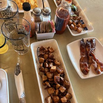 Fig Tree Cafe - Eggs, bacon, rosemary house potatoes, arugula potatoes - Sandwiches Near Me - Pacific Beach, California
