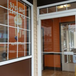 Dunkin' - Entrance