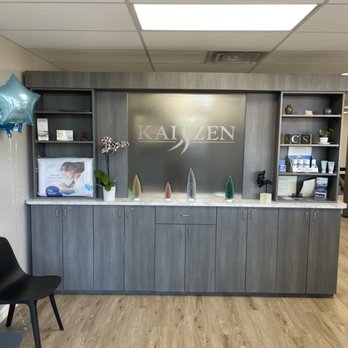 Kaizen Chiropractic Solutions - Reception wall - Chiropractors Near Me - Orlando, Florida