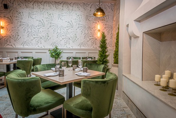 HEIST Restaurant + Wine Club by null