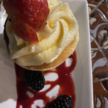 Cliffside Restaurant - Cheesecake. A bit lemony. Exactly how I like it. Otherwise it's boring. Yumm - American Near Me - St George, Utah