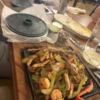 Allende Cocina Mexicana - Steak fajitas - Mexican Near Me - Milwaukee, Wisconsin Allende Cocina Mexicana - Steak fajitas - Mexican Near Me - Milwaukee, Wisconsin
