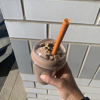 Healthies On 96th - Chocolate and peanut butter shake - Juice Bars & Smoothies Near Me - Fishers, Indiana Healthies On 96th - Chocolate and peanut butter shake - Juice Bars & Smoothies Near Me - Fishers, Indiana