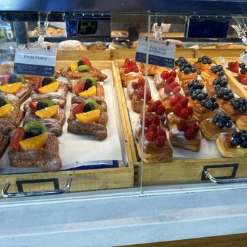 Paris Baguette - Bakeries Near Me - Birmingham, Michigan Paris Baguette - Bakeries Near Me - Birmingham, Michigan