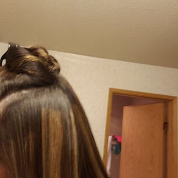 D’luxe Salon Spa Barber - Highlights uneven and not blended - Hair Salons Near Me - Lomita, California