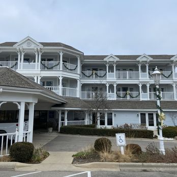 The Geneva Inn - Hotels Near Me - Lake Geneva, Wisconsin The Geneva Inn - Hotels Near Me - Lake Geneva, Wisconsin