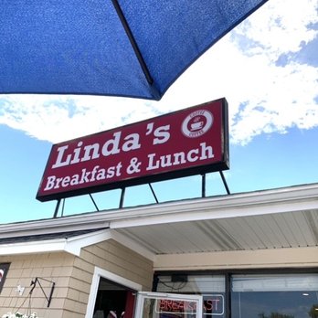 Linda's Breakfast Place - It's a good idea to get to Linda's before noon at the latest - Sandwiches Near Me - Seabrook, New Hampshire